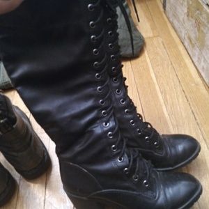 Black knee-high faux leather lace-up boots w/ heel